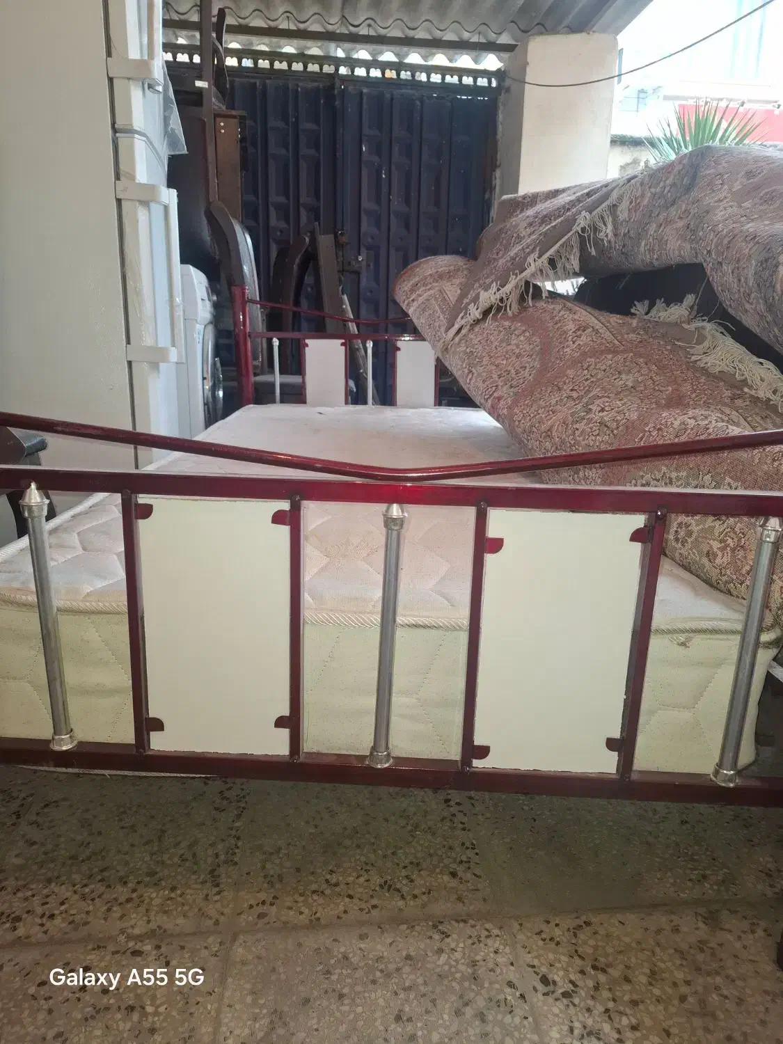 تخت یک نفره فلزی .|تخت و سرویس خواب|کردکوی, |دیوار