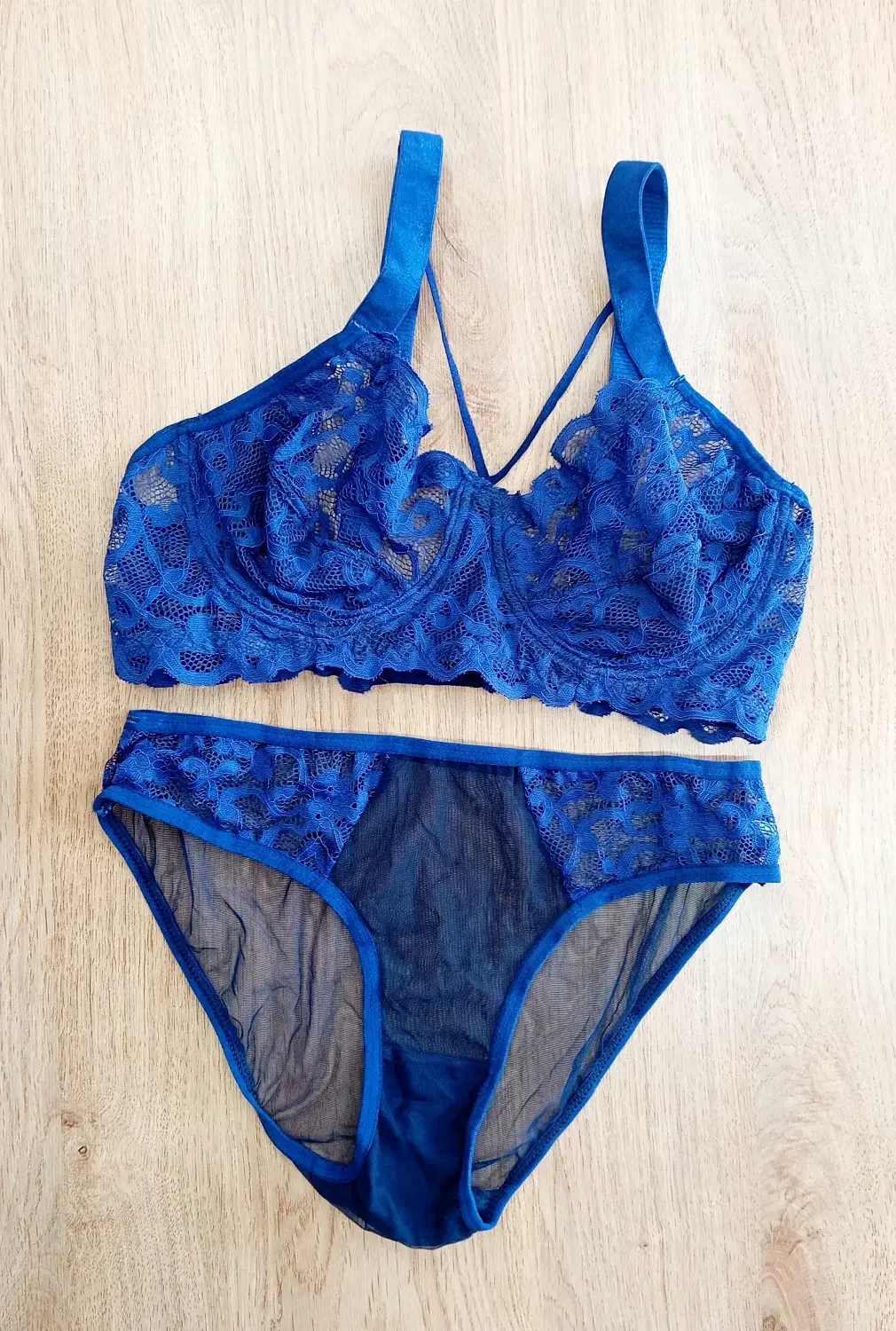 گالری لباس زیر هارنس ...میدان پارسه|لباس|شیراز, شاه قلی بیگی|دیوار