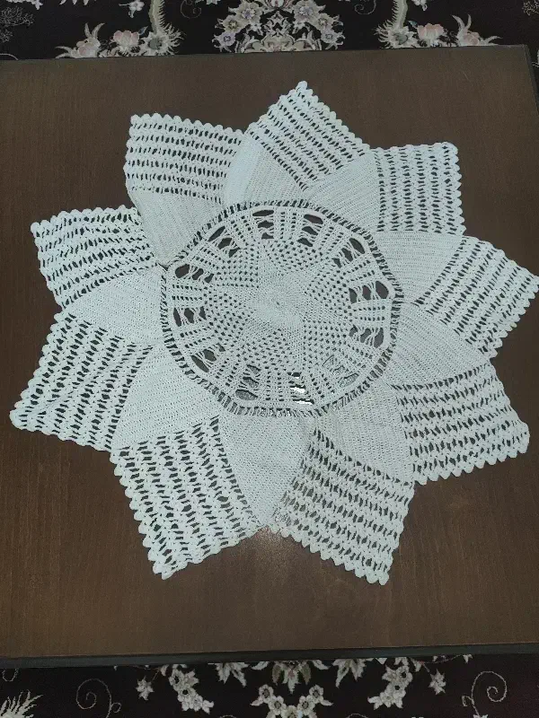 دو عدد رو میزی قدیمی قلاب باف نوستالژی|پرده، رانر، رومیزی|ایلام, |دیوار