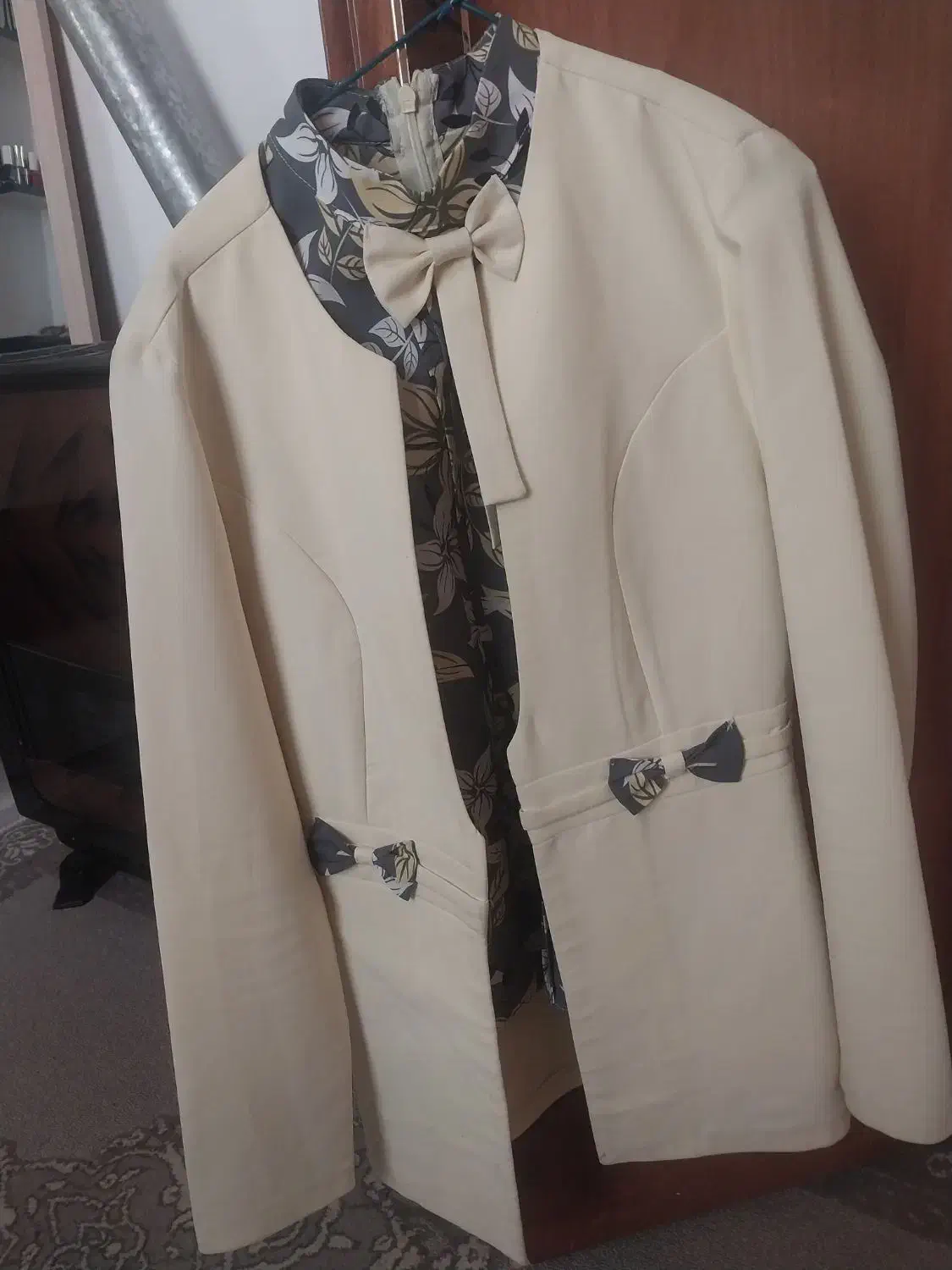 کت مجلسی|لباس|قزوین, |دیوار