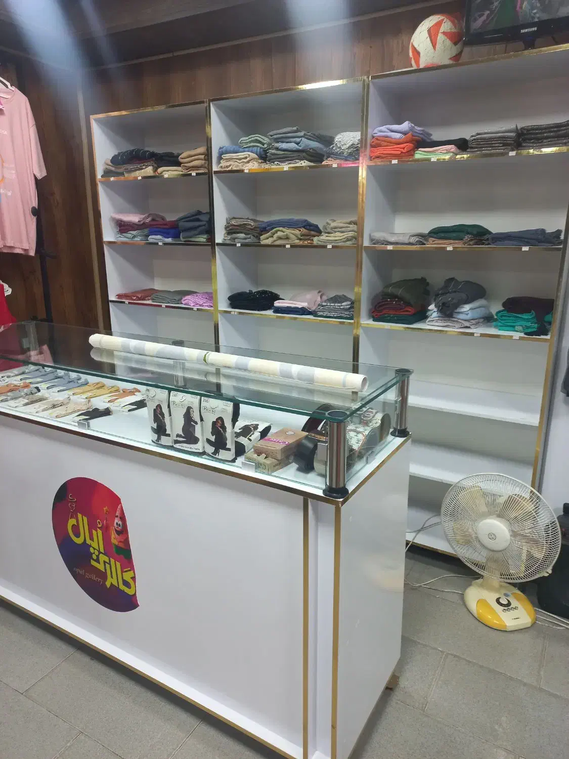 قفسه و میز و پیشخوان و رگال و صندلی|فروشگاه و مغازه|آزادشهر, |دیوار