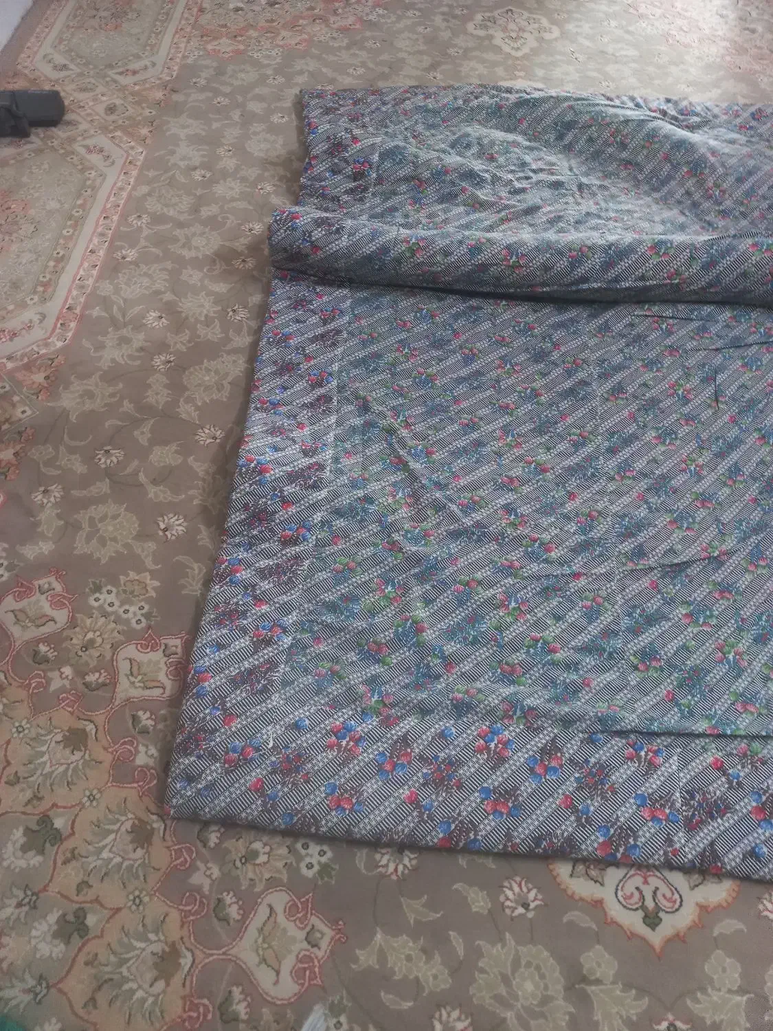 لحاف درحدنو .سنگین..|رختخواب، بالش، پتو|قرچک, پارک جنگلی|دیوار