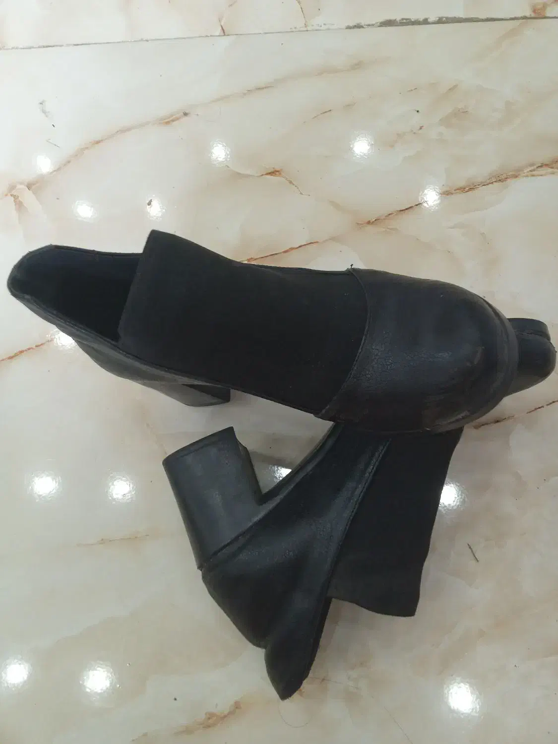 کفش|کیف، کفش، کمربند|بندر انزلی, چهارفریضه|دیوار