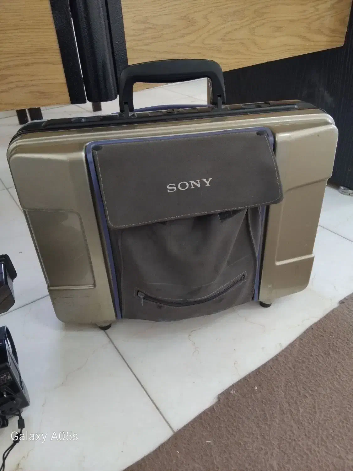 دوربین فیلم برداری قدیمی|کلکسیون اشیاء عتیقه|فردیس, نسترن شرقی|دیوار