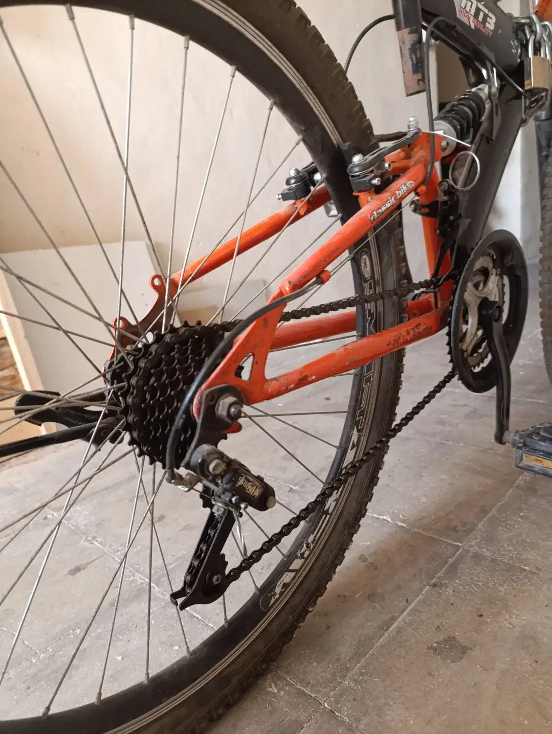 دوچرخه 26|دوچرخه، اسکیت، اسکوتر|صدرا-فارس, فاز ۲|دیوار