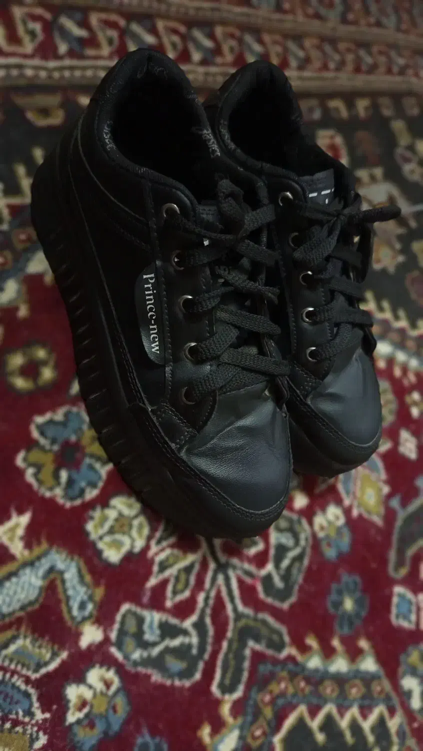 کفش|کیف، کفش، کمربند|زارچ, |دیوار