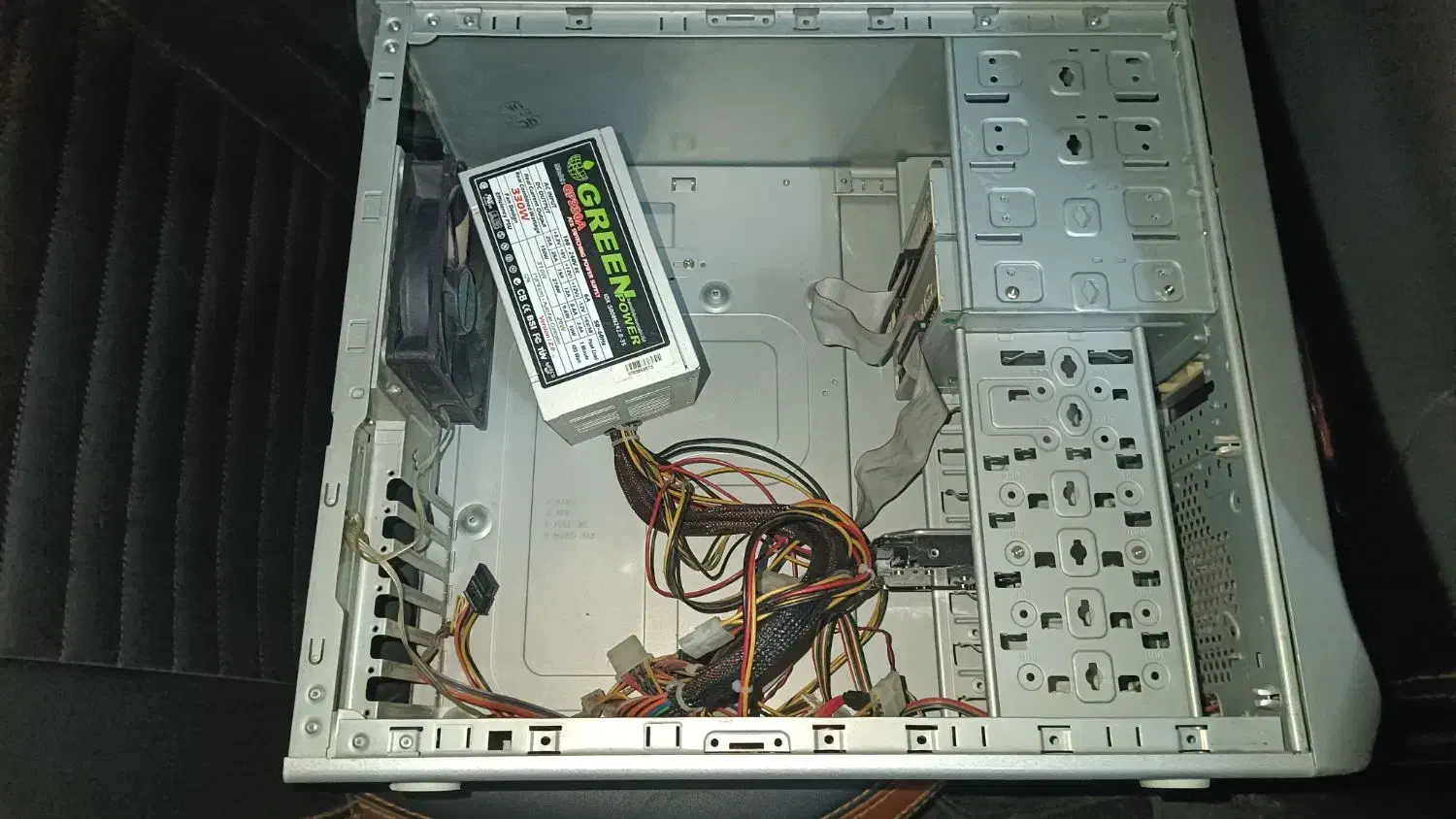 کیس green به همراه پاور 330A|قطعات و لوازم جانبی رایانه|تهران, هروی|دیوار