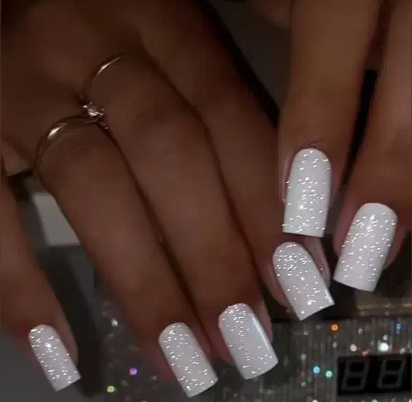 کاشت ناخن(شامل تخفیف)|خدمات آرایشگری و زیبایی|سنندج, |دیوار