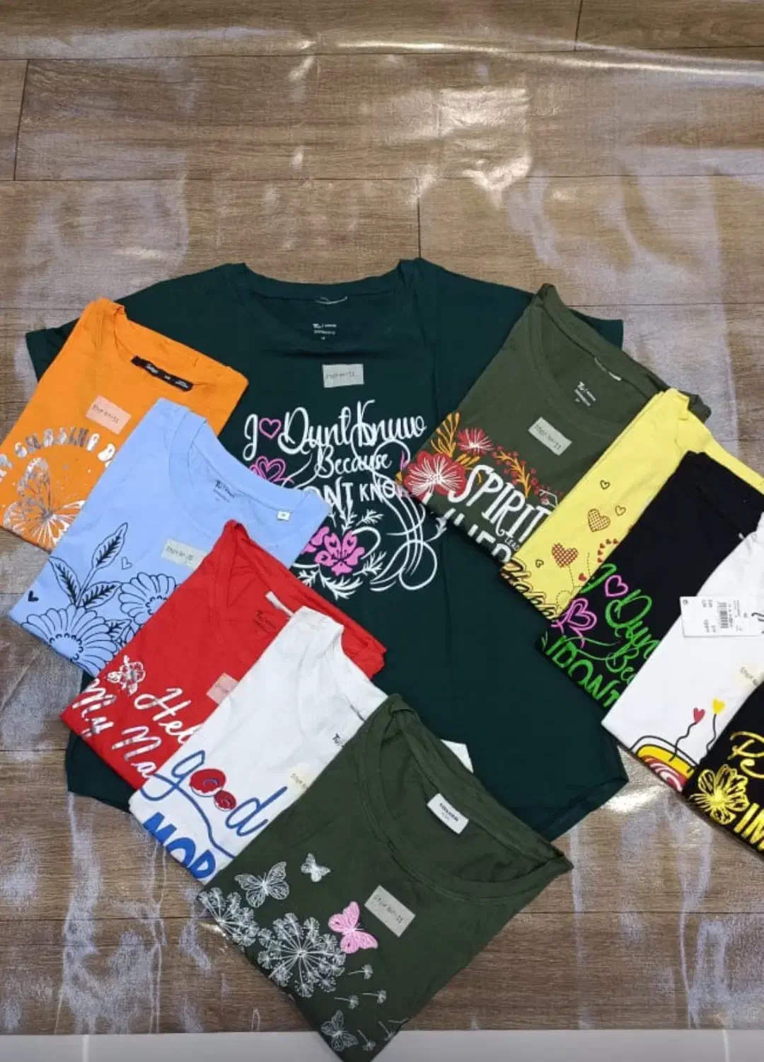 تعداد ۱۵۰۰ عدد تیشرت بلوز زنانه یکجا|لباس|اهواز, نادری|دیوار