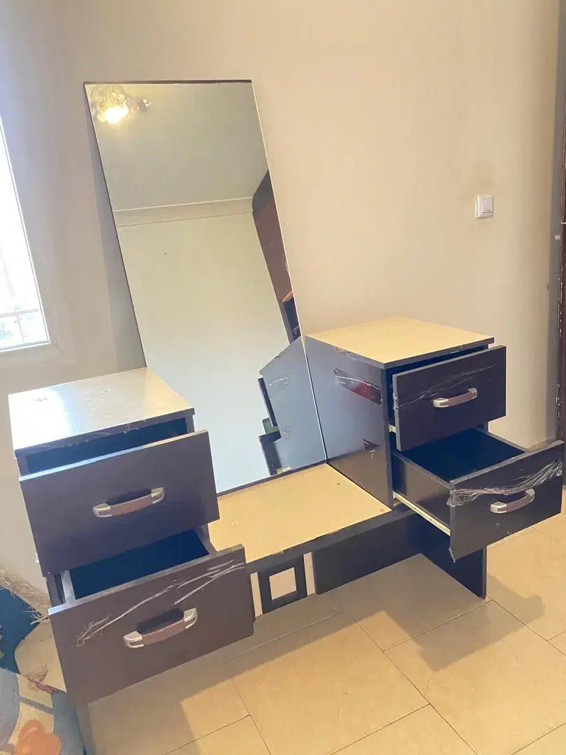 میز آرایش با آینه و میز عسلی|مبلمان خانگی و میز عسلی|رشت, گلسار|دیوار