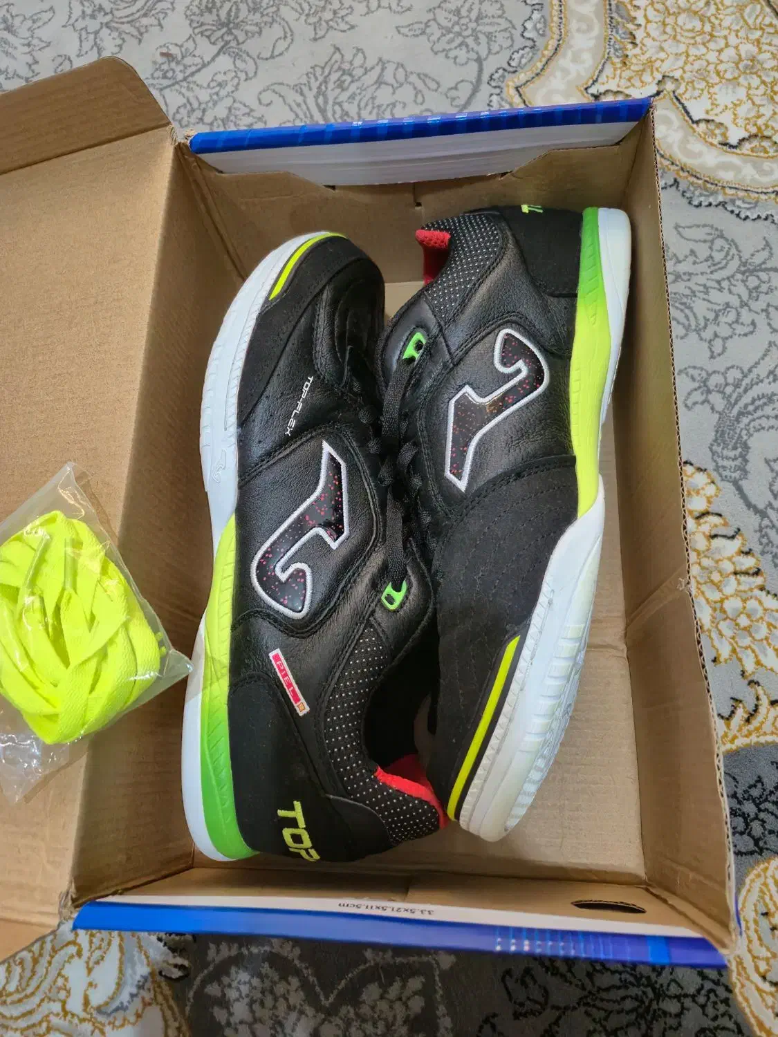 کفش کتونی فوتسال سالن جوما اورجینال فوتبال|تجهیزات ورزشی|نسیم‌شهر, |دیوار