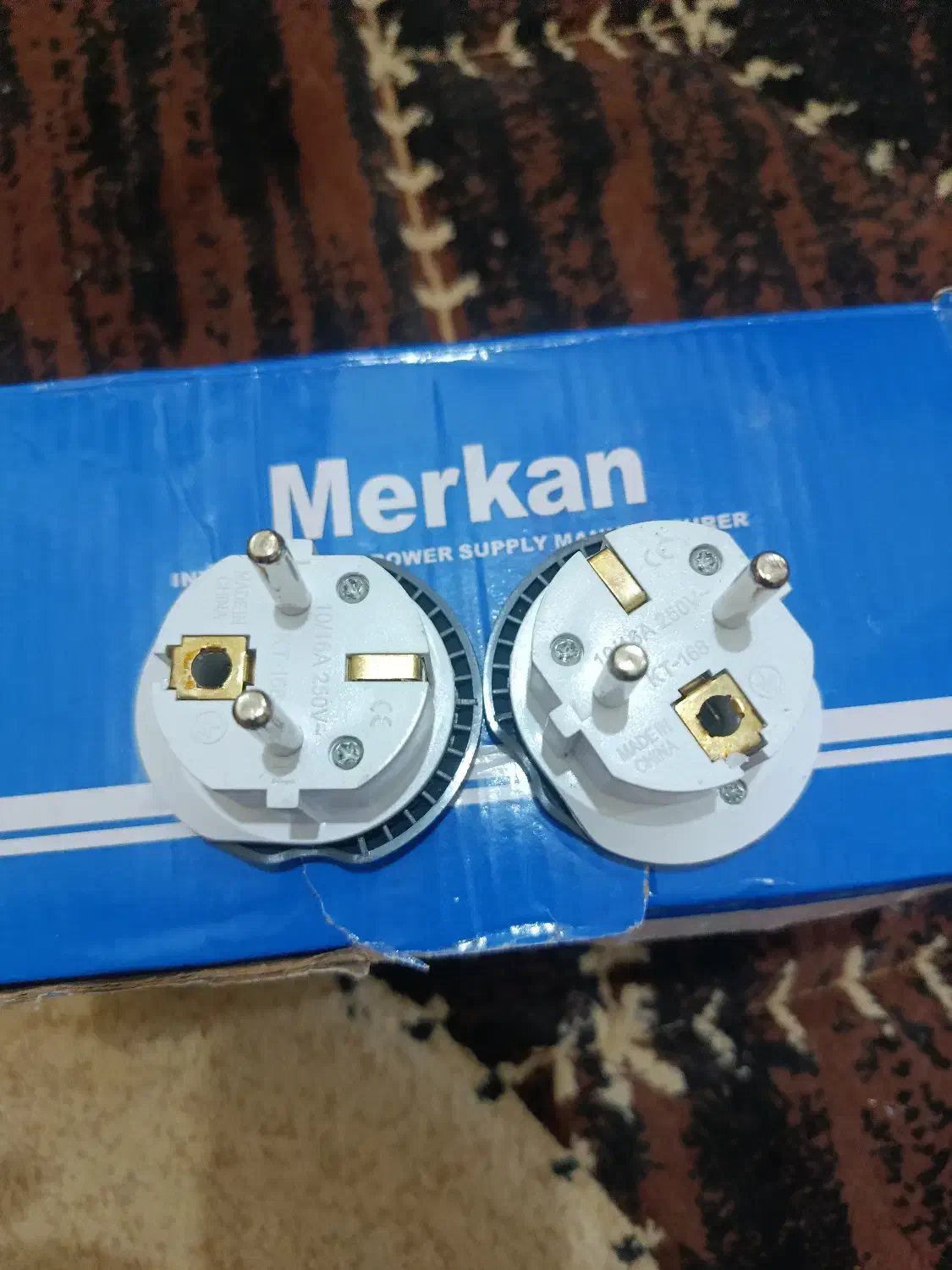 تبدیل برق 3 به 2 برند مرکان|لوازم جانبی موبایل و تبلت|شیراز, منطقه هوایی شهید دوران|دیوار