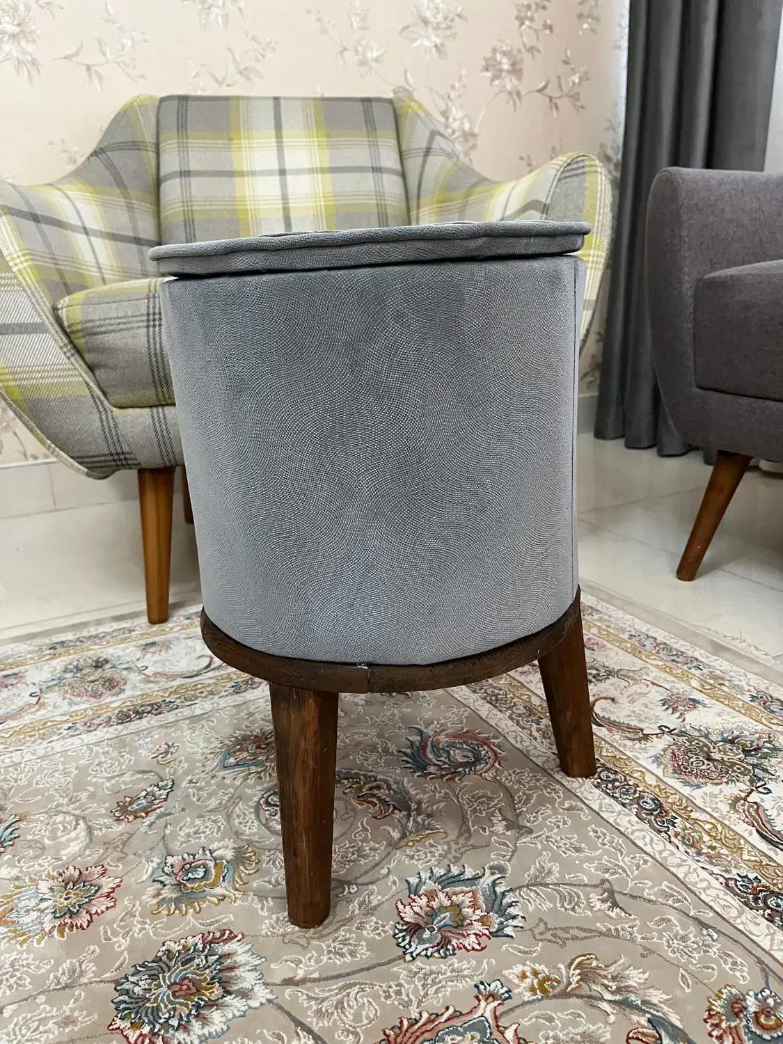 مبل هفت نفره به همراه پاف و کوسن|مبلمان خانگی و میز عسلی|رشت, شهرک شهید رجایی|دیوار