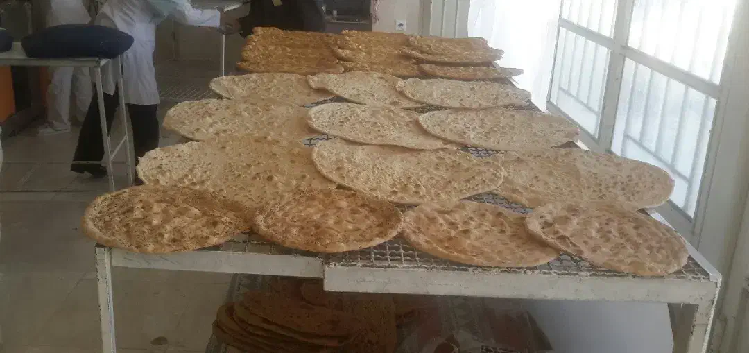 کارگر خانم نانوایی(شاطر،پهن کن+زدن به تنور )|استخدام خدمات فروشگاه و رستوران|آباده, |دیوار