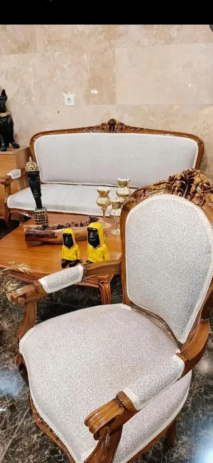 مبل نیو کلاسیک به دلیل تغییر شغل نصف قیمت|مبلمان خانگی و میز عسلی|رامسر, |دیوار