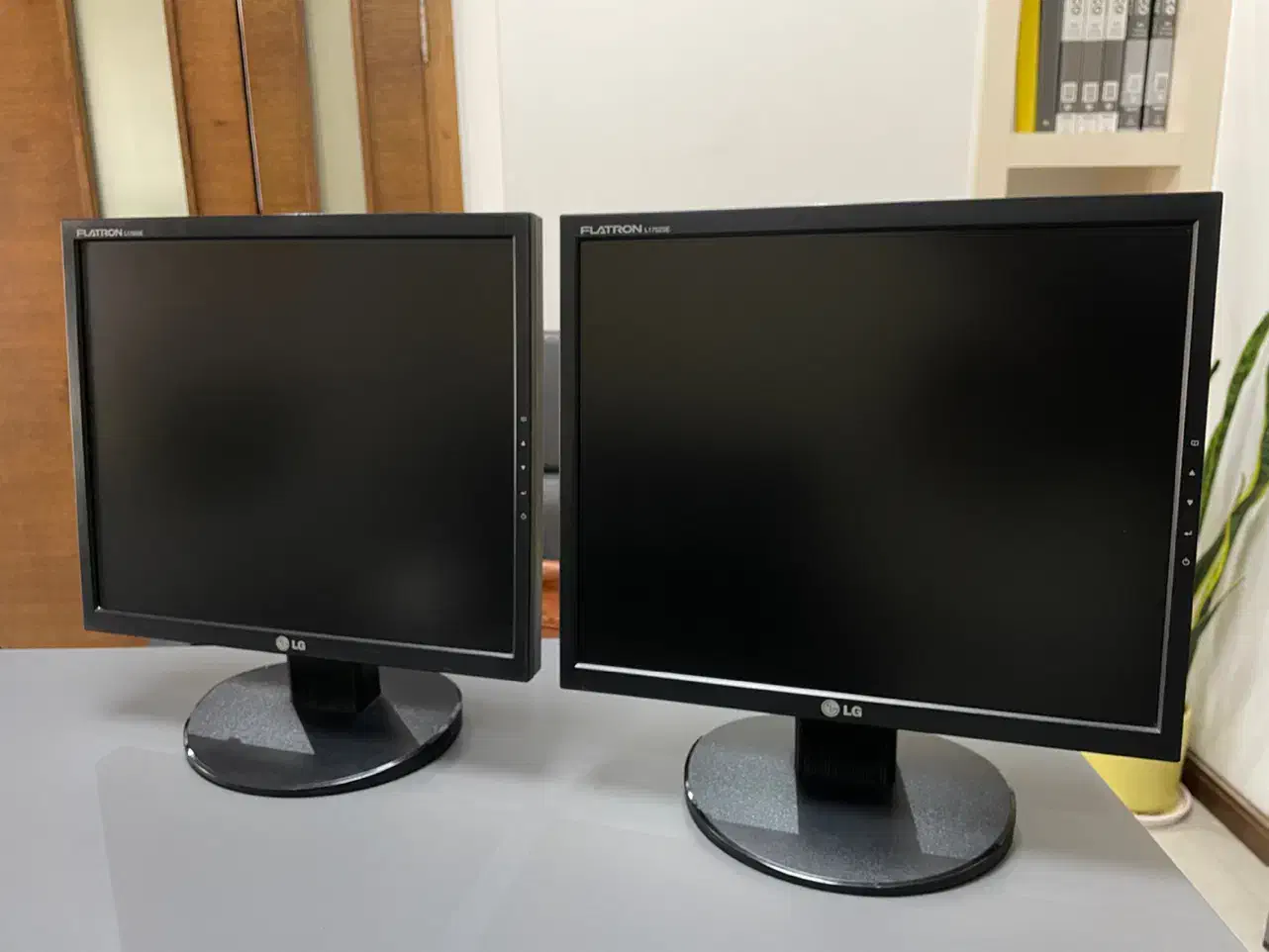 مانیتور 17 اینچ LG|قطعات و لوازم جانبی رایانه|اصفهان, کوی ولی عصر|دیوار