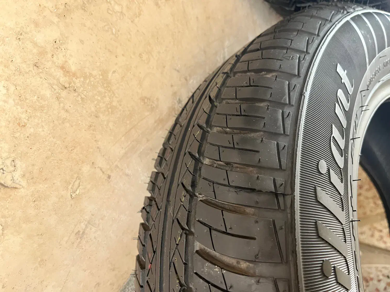 لاستیک ۱۸۵ زیر صفری|قطعات یدکی و لوازم جانبی|قیدار, |دیوار