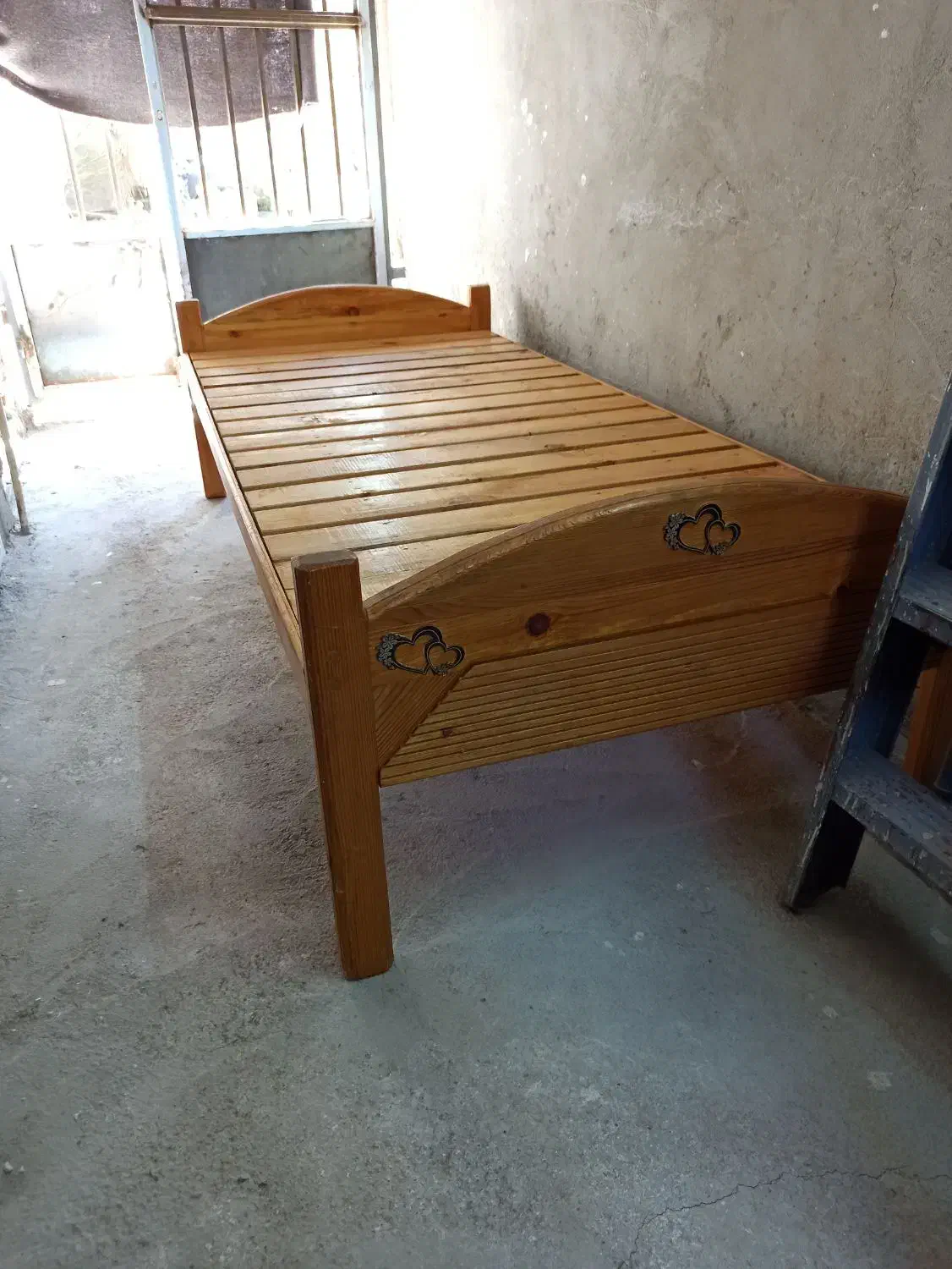 تخت چوبی|تخت و سرویس خواب|بم, |دیوار