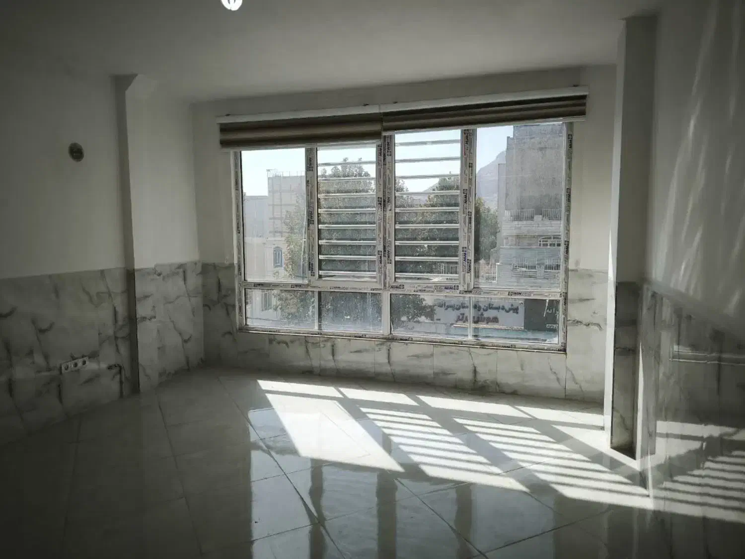 ۷۵ متر طبقه بالا/ تجاری /میدان رازی/ کلید اول|اجارهٔ دفتر کار، اتاق اداری، مطب|خرمآباد, |دیوار