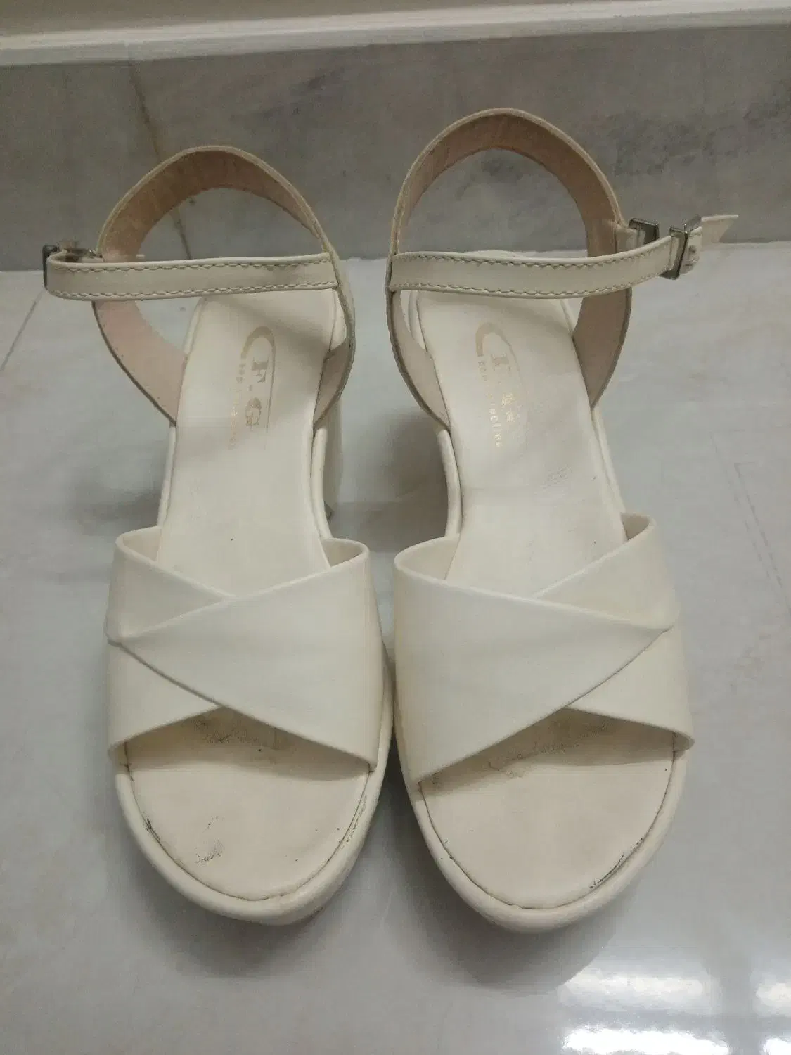 کفش|کیف، کفش، کمربند|اصفهان, سرتاوه|دیوار