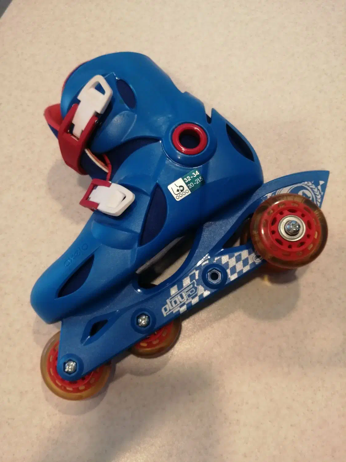 اسکیت کودکانه oxelo همراه با لوازم ایمنی|دوچرخه، اسکیت، اسکوتر|تهران, شهرک بوعلی|دیوار