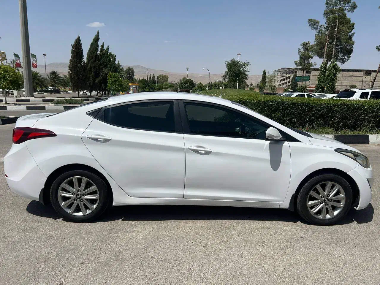 اجاره خودرو هیوندا النترا2016|خودرو اجاره‌ای|شیراز, فرودگاه شهید دستغیب شیراز|دیوار