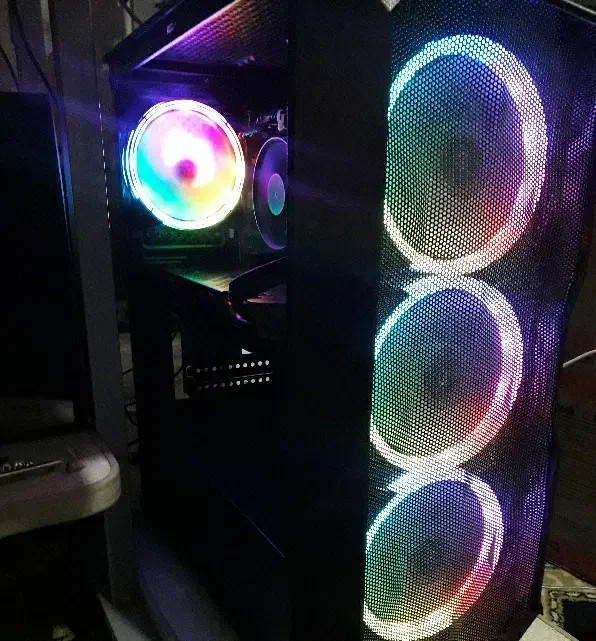 سیستم کیس و مانیتور گیمینگ، میز و صندلی و ..|رایانه رومیزی|سنندج, |دیوار