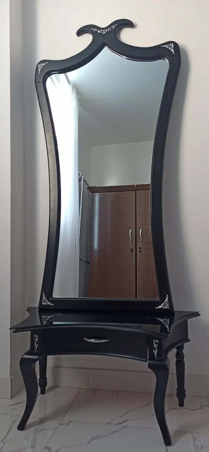 آینه قدی و میز کشودار|آینه|آذرشهر, |دیوار