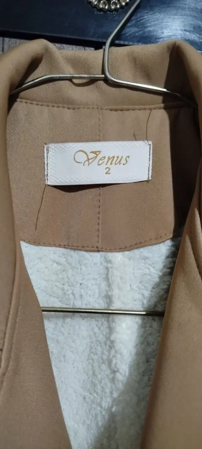 پالتو بارونی|لباس|بومهن, |دیوار