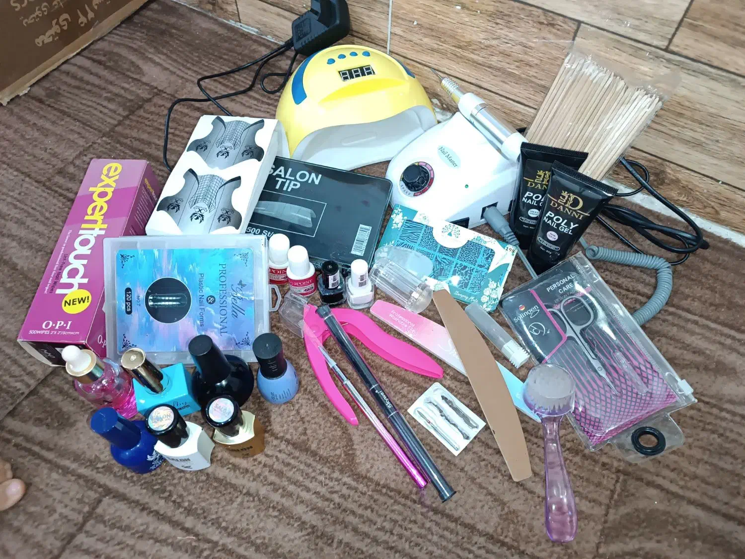 لوازم ناخنکار|آرایشگاه و سالن‌های زیبایی|میاندوآب, |دیوار