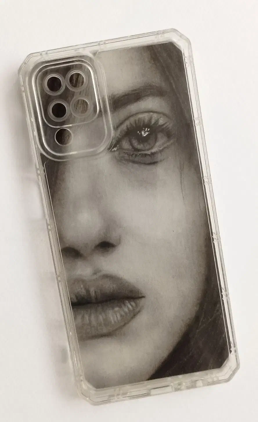 طراحی نیم چهره روی قاب موبایل(تخفیف به مدت محدود)|تابلو، نقاشی، عکس|بم, |دیوار