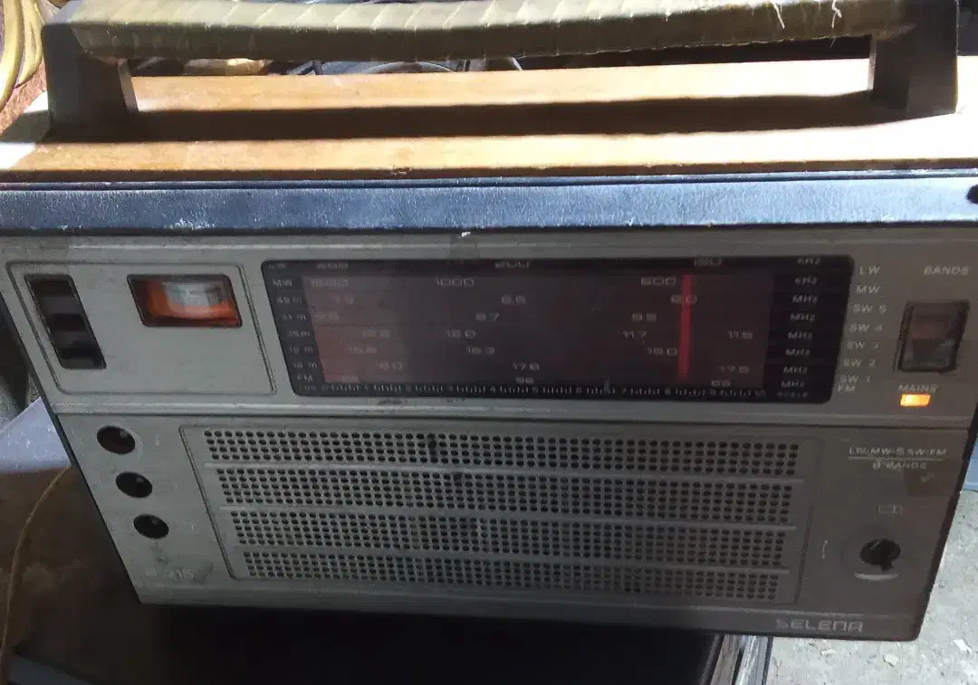 رادیو قدیمی عطیقه روسی|کلکسیون اشیاء عتیقه|زاهدان, |دیوار
