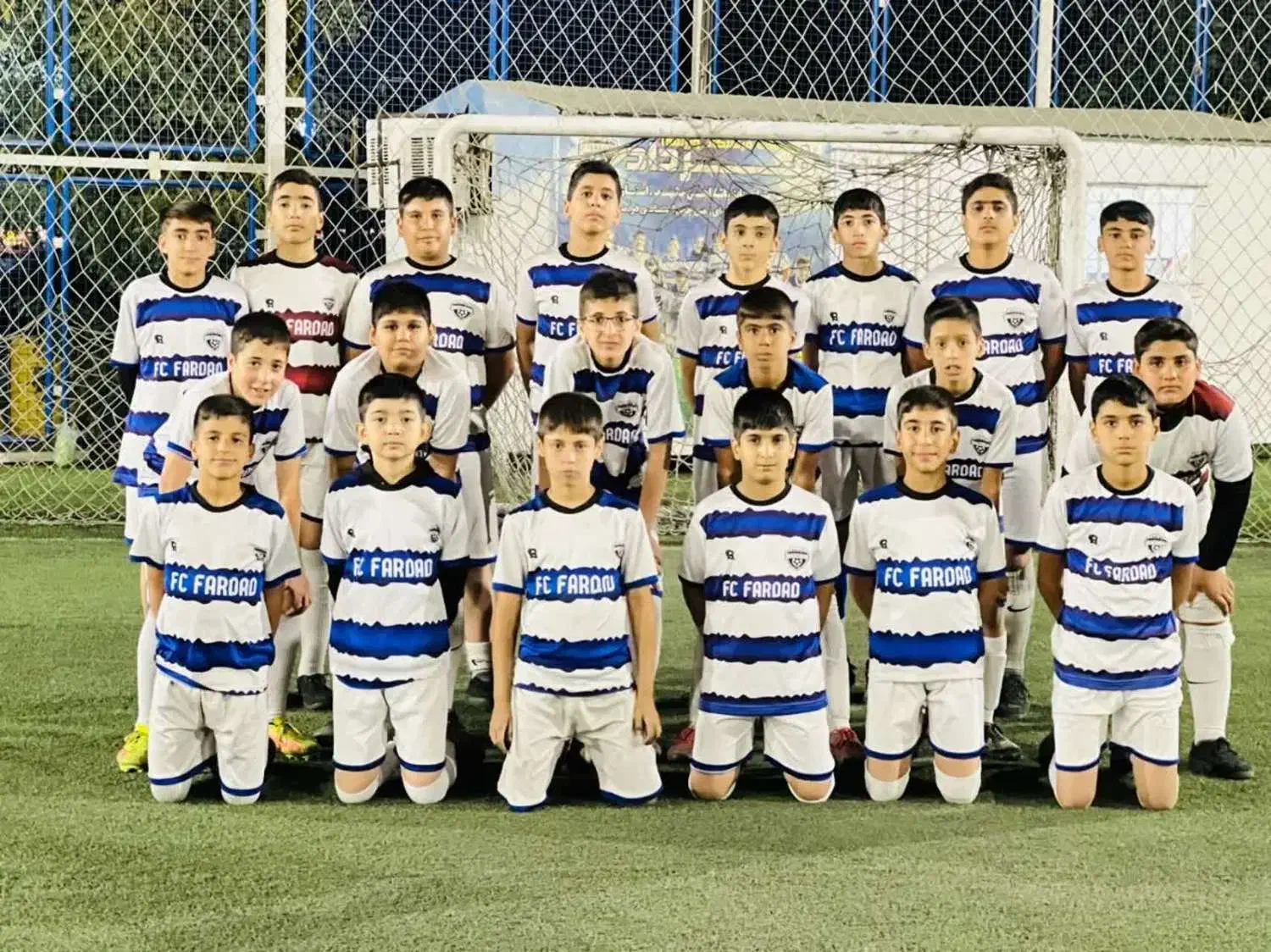 مدرسه فوتبال فرداد(دارای8زمین چمن و سالن اختصاصی)|ورزش‌های توپی|مشهد, شهرک شیرین|دیوار