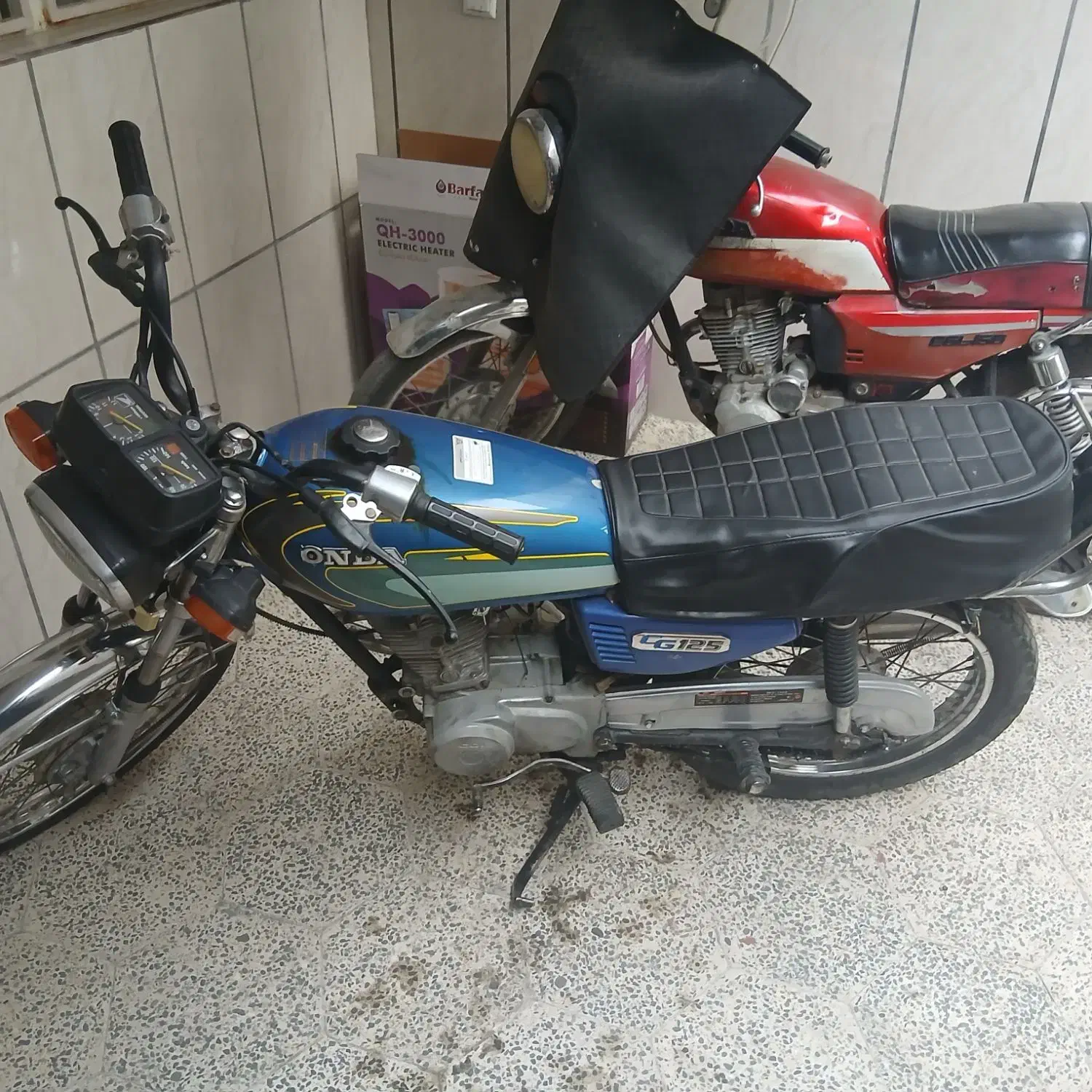 هندا مزایده|موتورسیکلت|قم, قلعه کامکار|دیوار