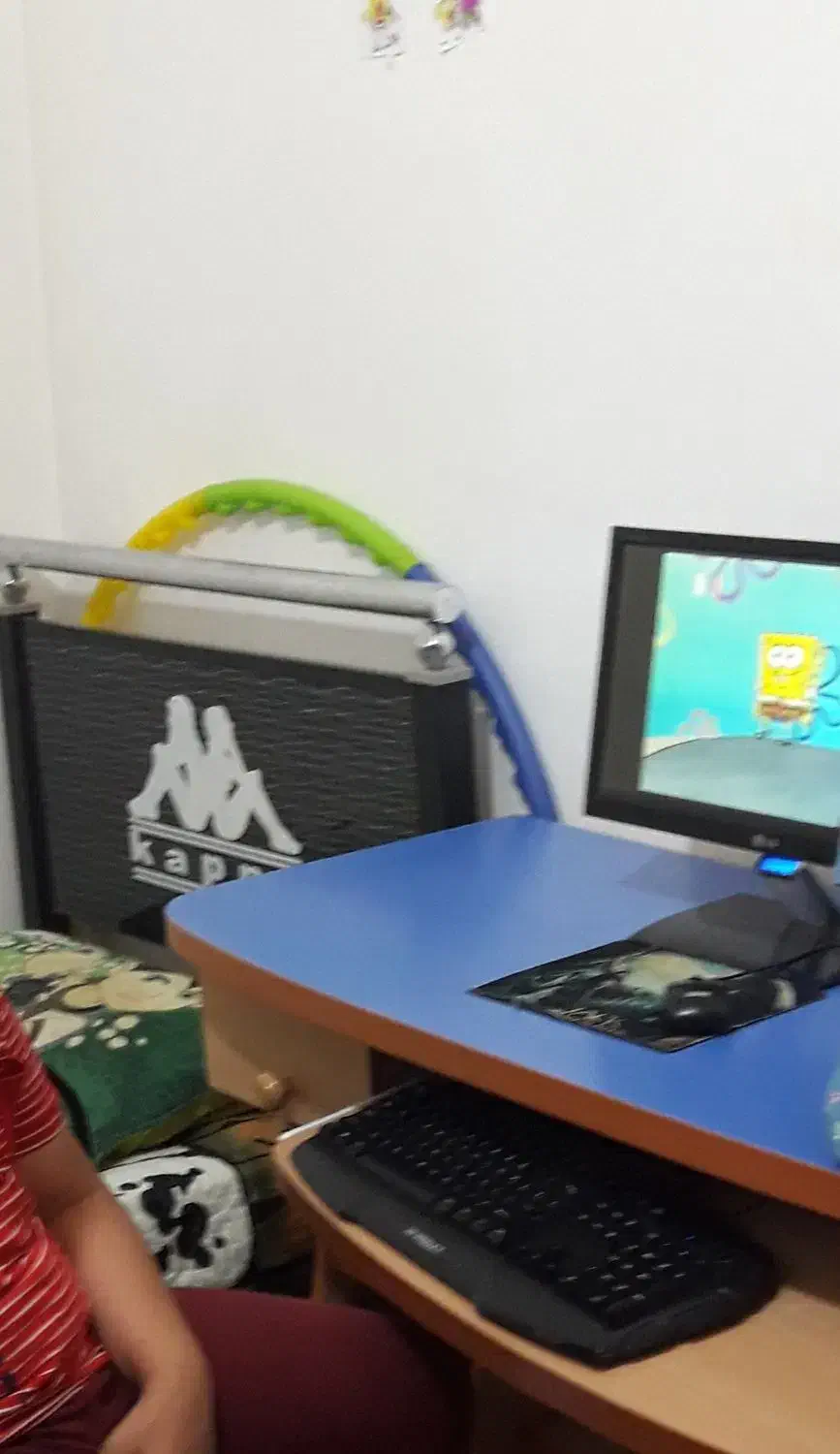 تخت یک نفره با تشک و میز تحریر باصندلی معمولی|تخت و سرویس خواب|بیرجند, |دیوار