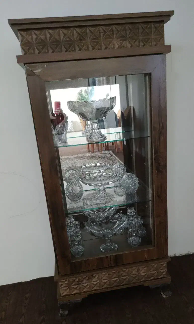 تخت کودک و ویترین|مبلمان خانگی و میز عسلی|رباط‌کریم, شهرک والفجر|دیوار