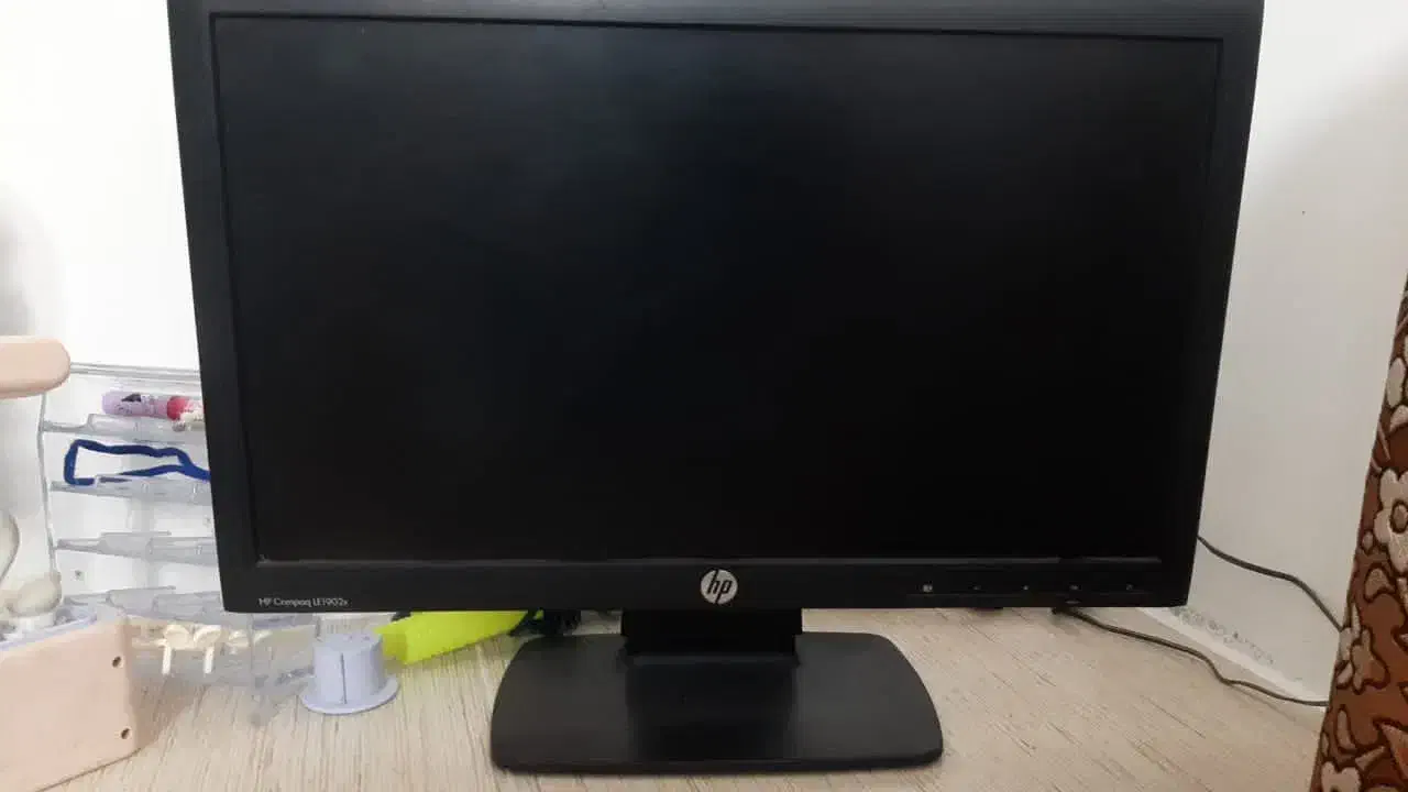 تعدادی کامپیوتر به همراه مانیتور به فروش میرسدیکجا|رایانه رومیزی|خمینی‌شهر, |دیوار