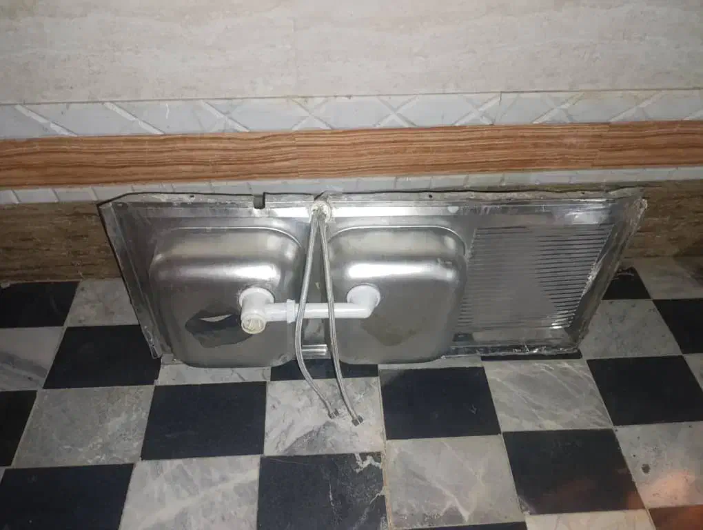 سینک استیل دوتایی با شیر و لوله های اتصال زیر|مصالح و تجهیزات ساختمان|زاهدان, |دیوار