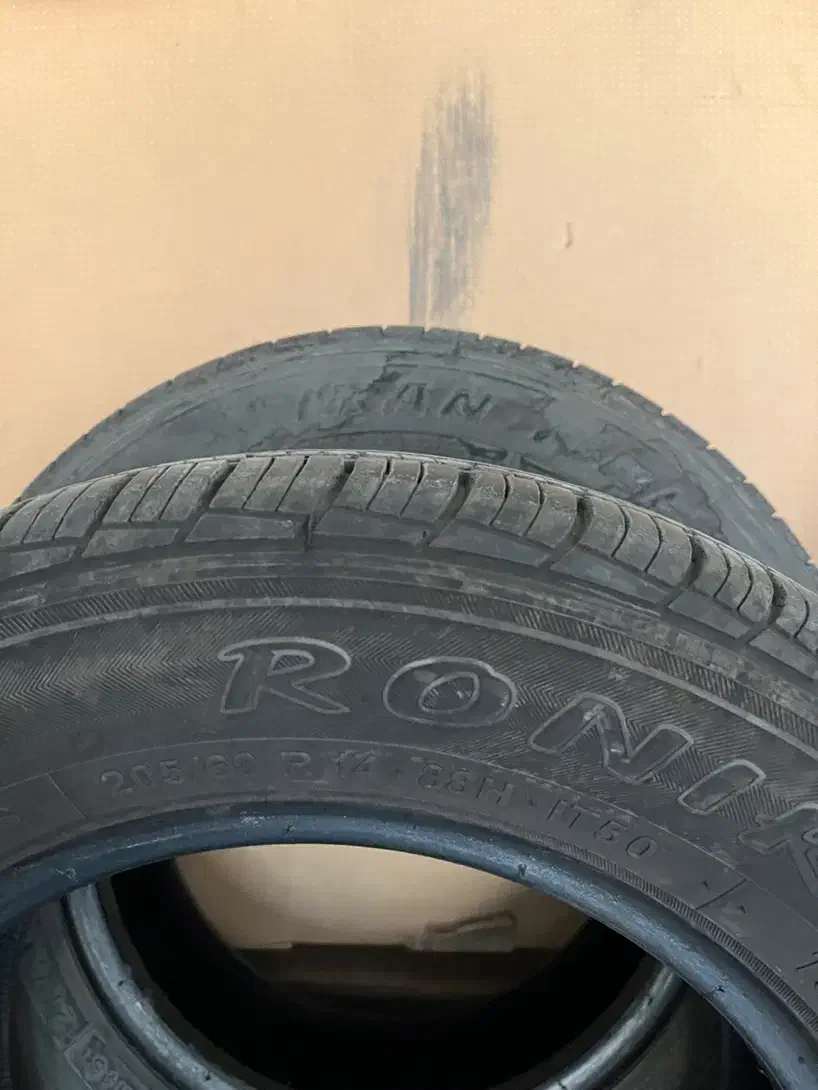 لاستیک ایران تایر سایز ۲۰۵|قطعات یدکی و لوازم جانبی|اصفهان, سعادت‌آباد|دیوار