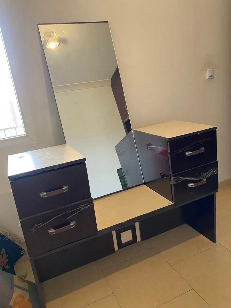 میز آرایش با آینه و میز عسلی|مبلمان خانگی و میز عسلی|رشت, گلسار|دیوار