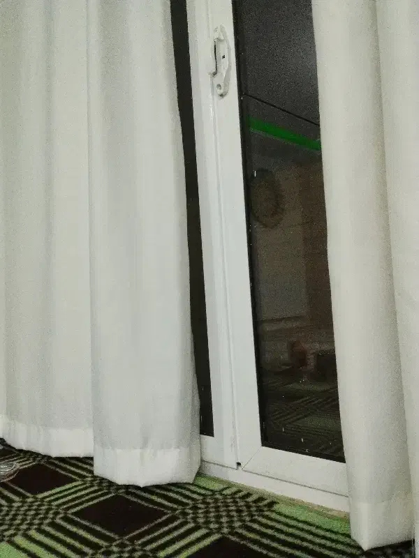 نصاب در و پنجره دوجداره آلومینیوم ویوپی وی سی|خدمات پیشه و مهارت|شهرضا, |دیوار