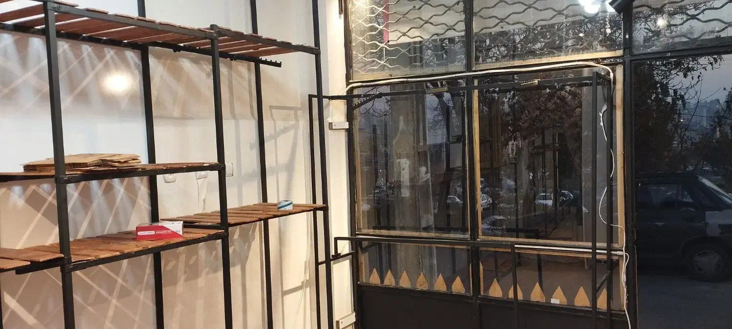 قفسه و میز پیشخوان و اینه و گل و چراغ و مانکن|فروشگاه و مغازه|تبریز, |دیوار