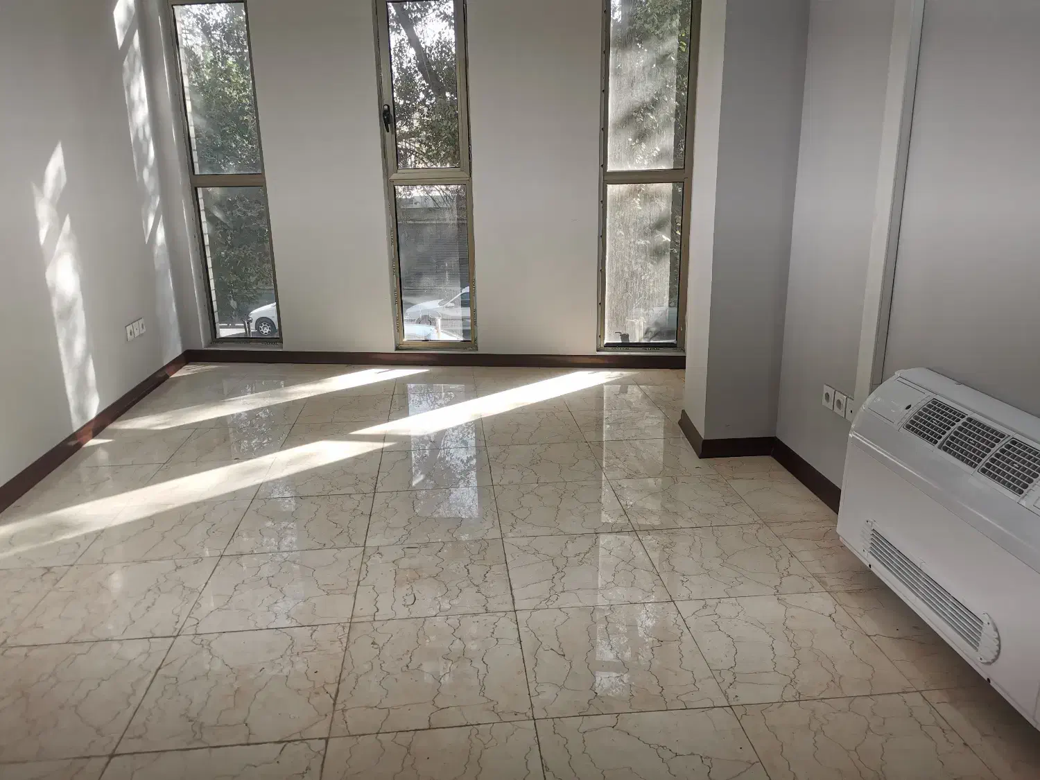 دفتر نوساز بر خیابان هاتف در مجتمع تجاری و اداری|اجارهٔ دفتر کار، اتاق اداری، مطب|اصفهان, نقش جهان|دیوار