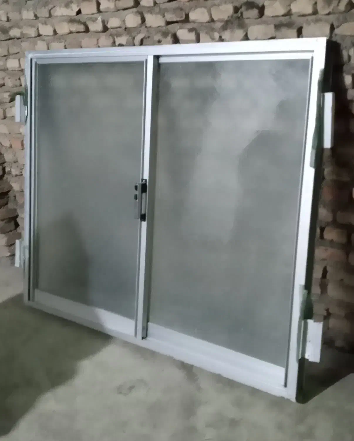 یک عدد پنجره المینیوم نقره ای|مصالح و تجهیزات ساختمان|فاضل آباد, |دیوار