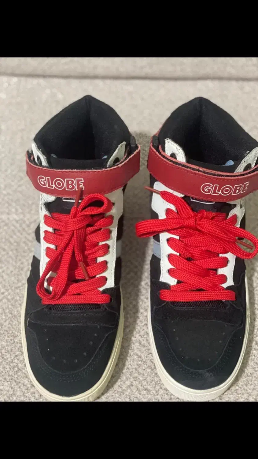 کتانی ساقدار|کیف، کفش، کمربند|رشت, گلباغ نماز|دیوار