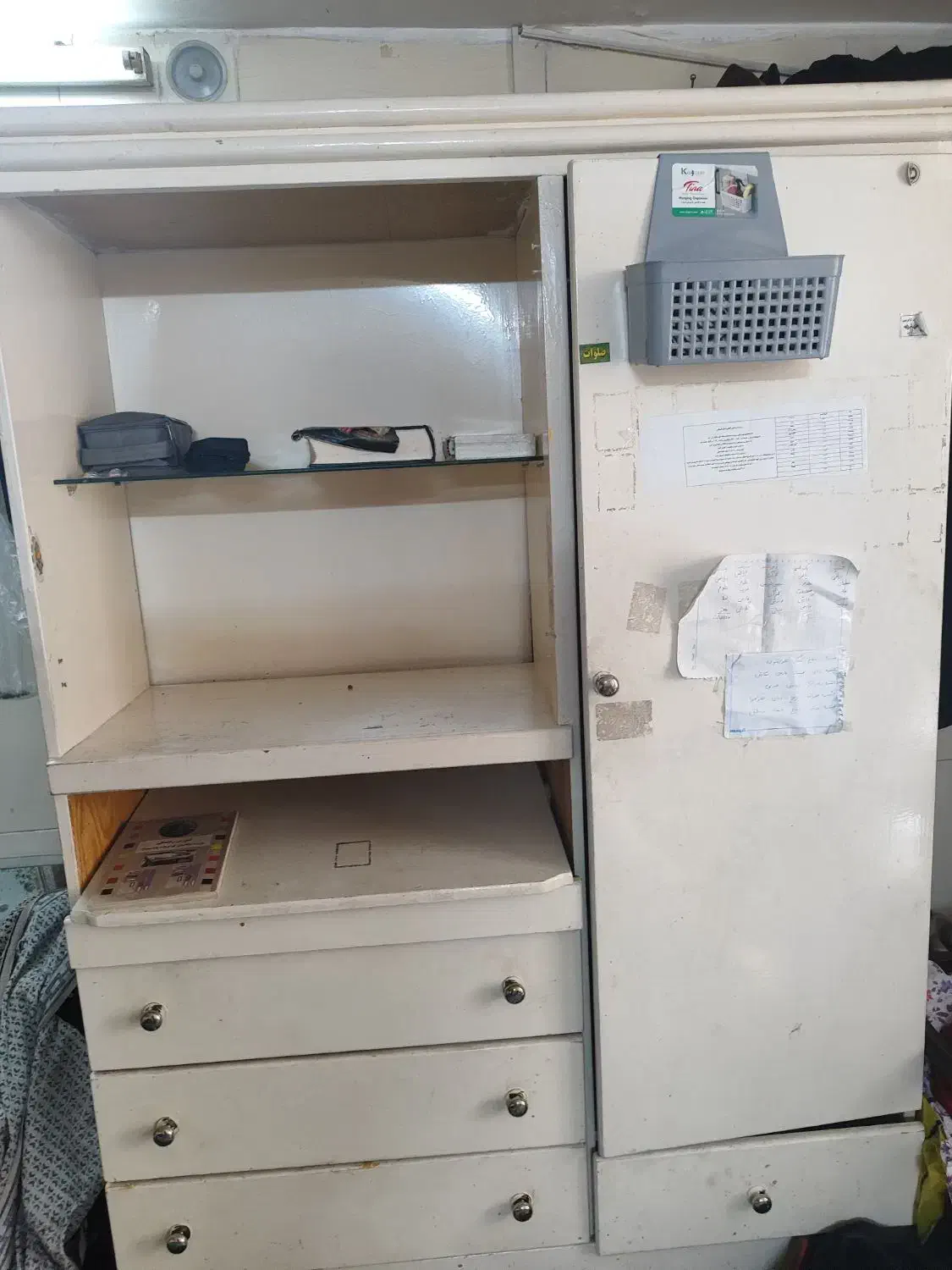 یک کمد لباس ویک میزتحریر|حراج|مشهد, شهید بهشتی|دیوار