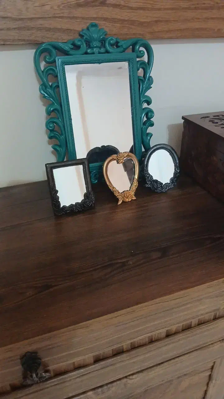 ایینه جیبی|آینه|تهران, پرستار|دیوار