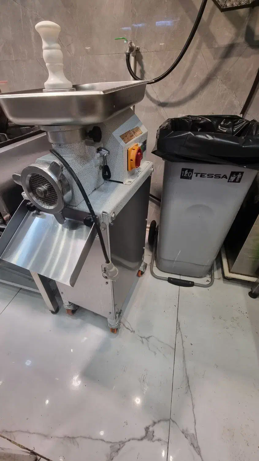 تمامی وسایل و تجهیزات رستوران و کبابی|کافی‌شاپ و رستوران|قم, زنبیل آباد|دیوار