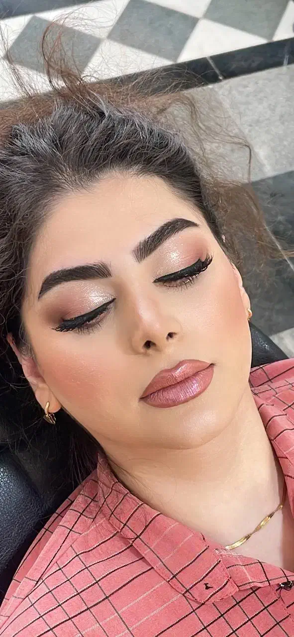 شنیون ، میکاپ و رنگ و لایت تخصصی را از ما بخواهید|خدمات آرایشگری و زیبایی|اسلامشهر, مطهری|دیوار