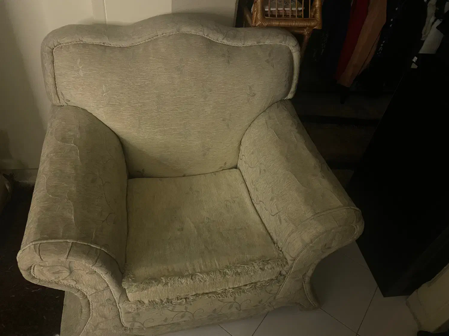 مبل راحتی شیری رنگ|مبلمان خانگی و میز عسلی|تهران, شهید اسدی|دیوار